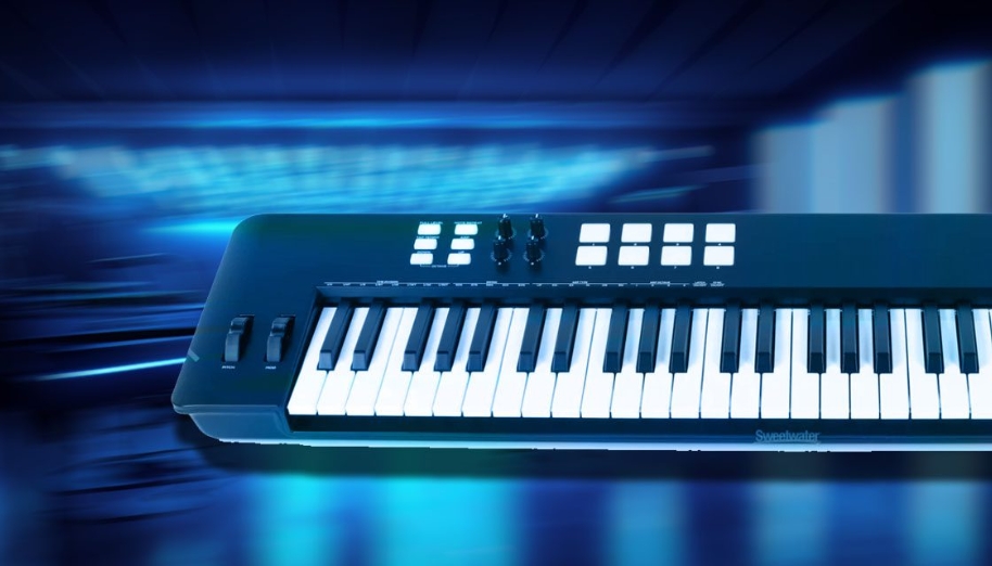MIDI Controller 61 phím là gì? Hướng dẫn chọn mua chi tiết cho người mới 1 MIDI controller 61 phím là bàn phím điều khiển dùng để gửi dữ liệu MIDI đến phần mềm âm nhạc