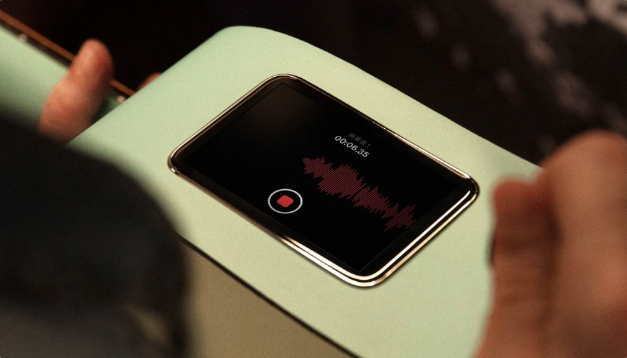 Smart guitar hoạt động như thế nào? Cơ chế dễ hiểu cho người mới 4 Người dùng có thể chỉnh âm sắc, hiệu ứng và lưu cấu hình yêu thích qua ứng dụng