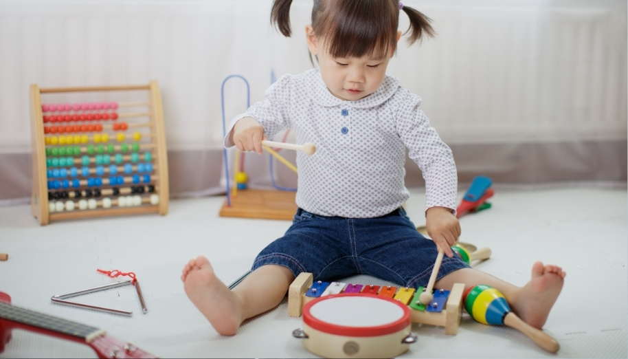 Bộ trống cho bé là món quà lý tưởng để bé làm quen nhịp điệu