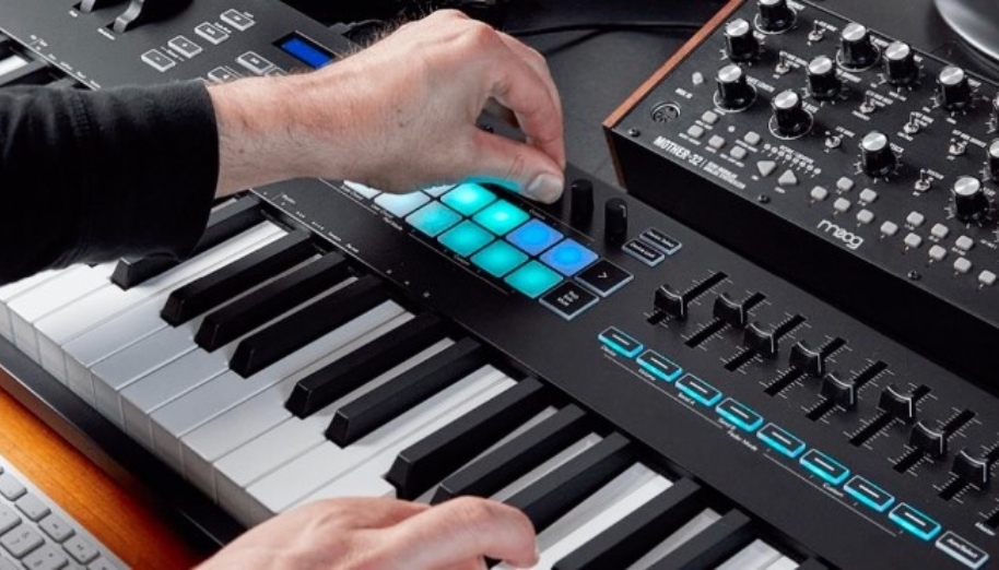 MIDI controller 88 phím là công cụ điều khiển âm nhạc