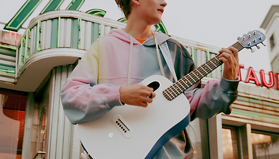 Smart guitar hoạt động như thế nào? Cơ chế dễ hiểu cho người mới 1 Smart guitar là đàn guitar tích hợp công nghệ hỗ trợ học tập và tương tác với người chơi
