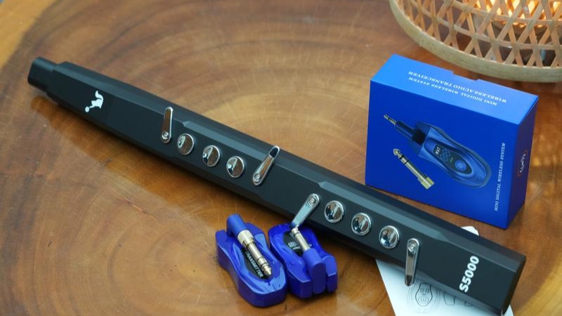 So sánh sáo điện tử vs harmonica - nên chọn nhạc cụ nào? 2 Sáo điện tử là nhạc cụ hơi điện tử dùng cảm biến hơi thở kết hợp hệ thống xử lý số